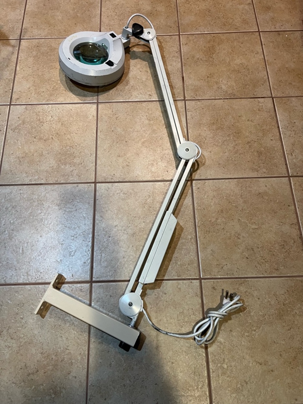 Luxo Magnifier, With Wall Mount Arm (noisy)